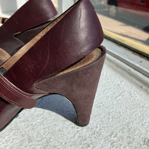 Beautiful brown Mary Jane’s - Picture 3 of 8